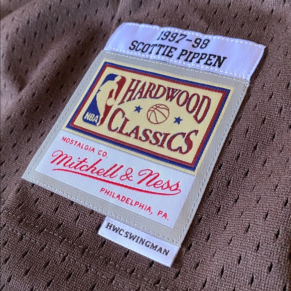 🆕 Mitchell & Ness NWT Chicago Bulls Scottie Pippen NBA Collectible Jersey - Picture 4 of 12